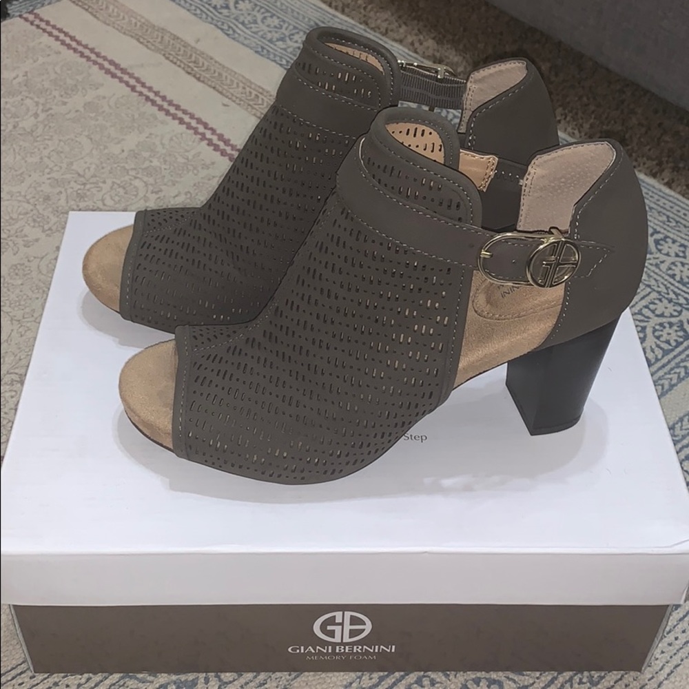 GREY Giani Bernini